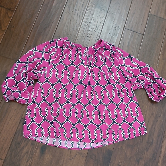 Crown & Ivy Pink, Navy Blue & White Patterned V-Neck Blouse size 2X - Picture 1 of 6